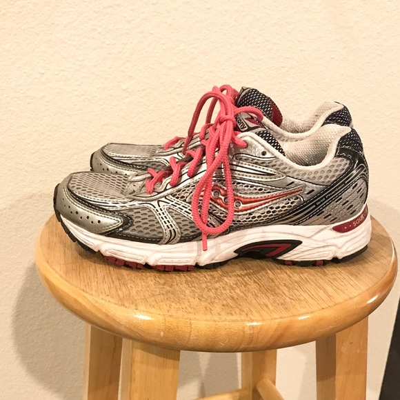 saucony grid phantom women's running shoes